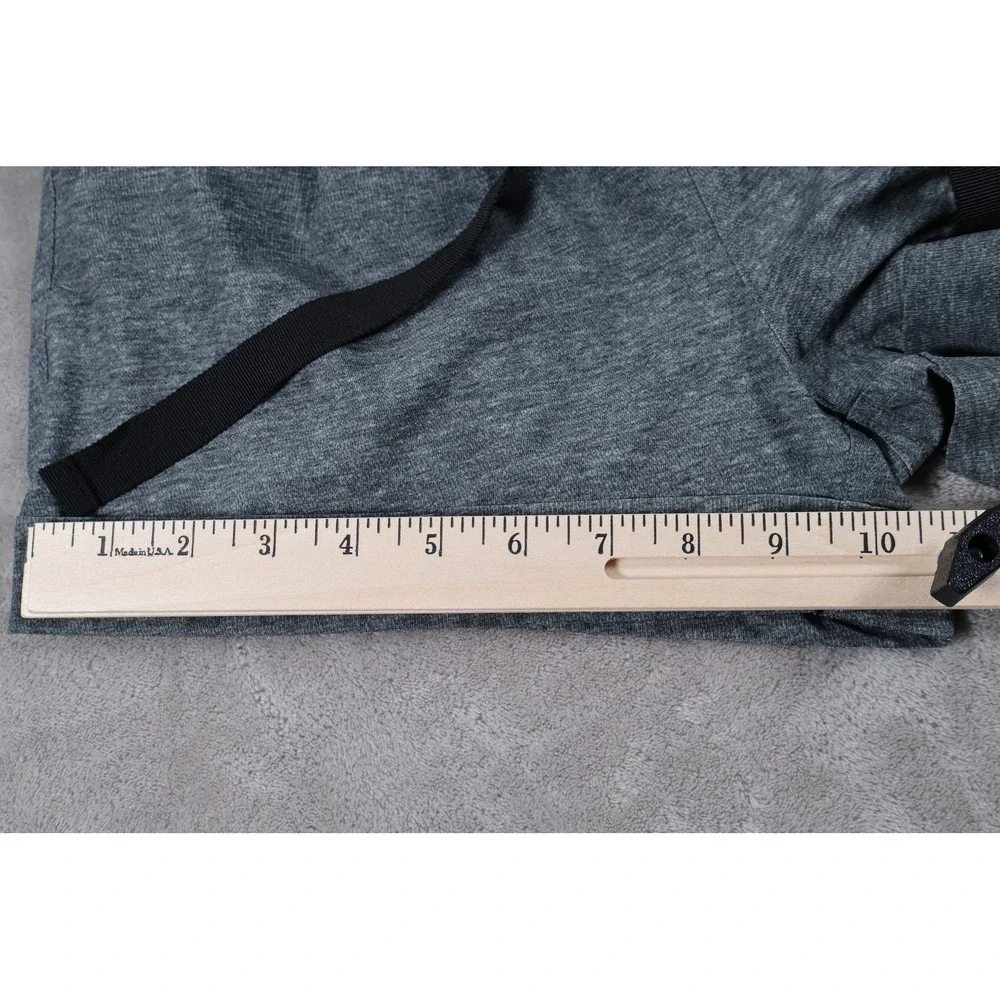 Lululemon Shorts Womens 4 Gray Athletic Running Elastic Waist Drawstring Pockets